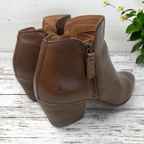 Frye Judith Double Zip Western Ankle Boot Brown Wheat Leather Size 9 Medium - Picture 2 of 13